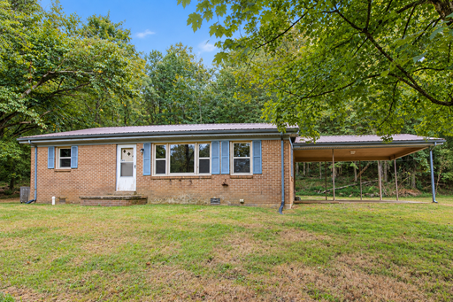 Pet-Friendly 3-Bedroom Home with Carport Near Roaring River Park