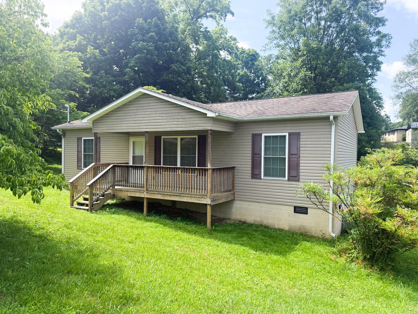 Algood House: 137 McCawley St