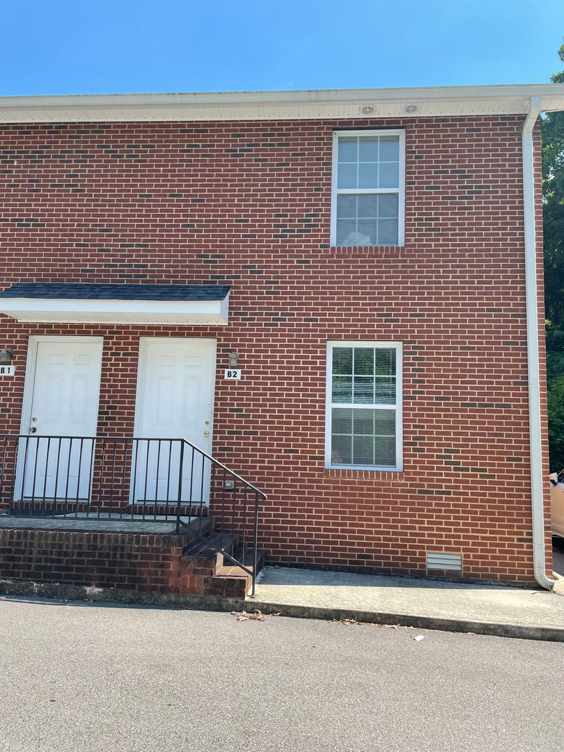 Cookeville Apartment: 1320 Carolina Ave