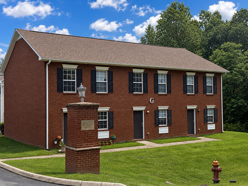 2-Bedroom, 2-Bath Townhome Near HWY 111 with Patio and Hardwood Floors – photo 1
