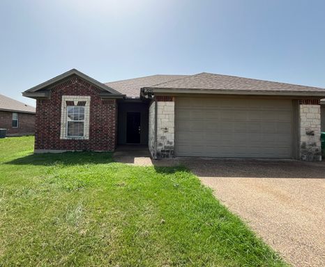 Available Now: 3 bedroom duplex