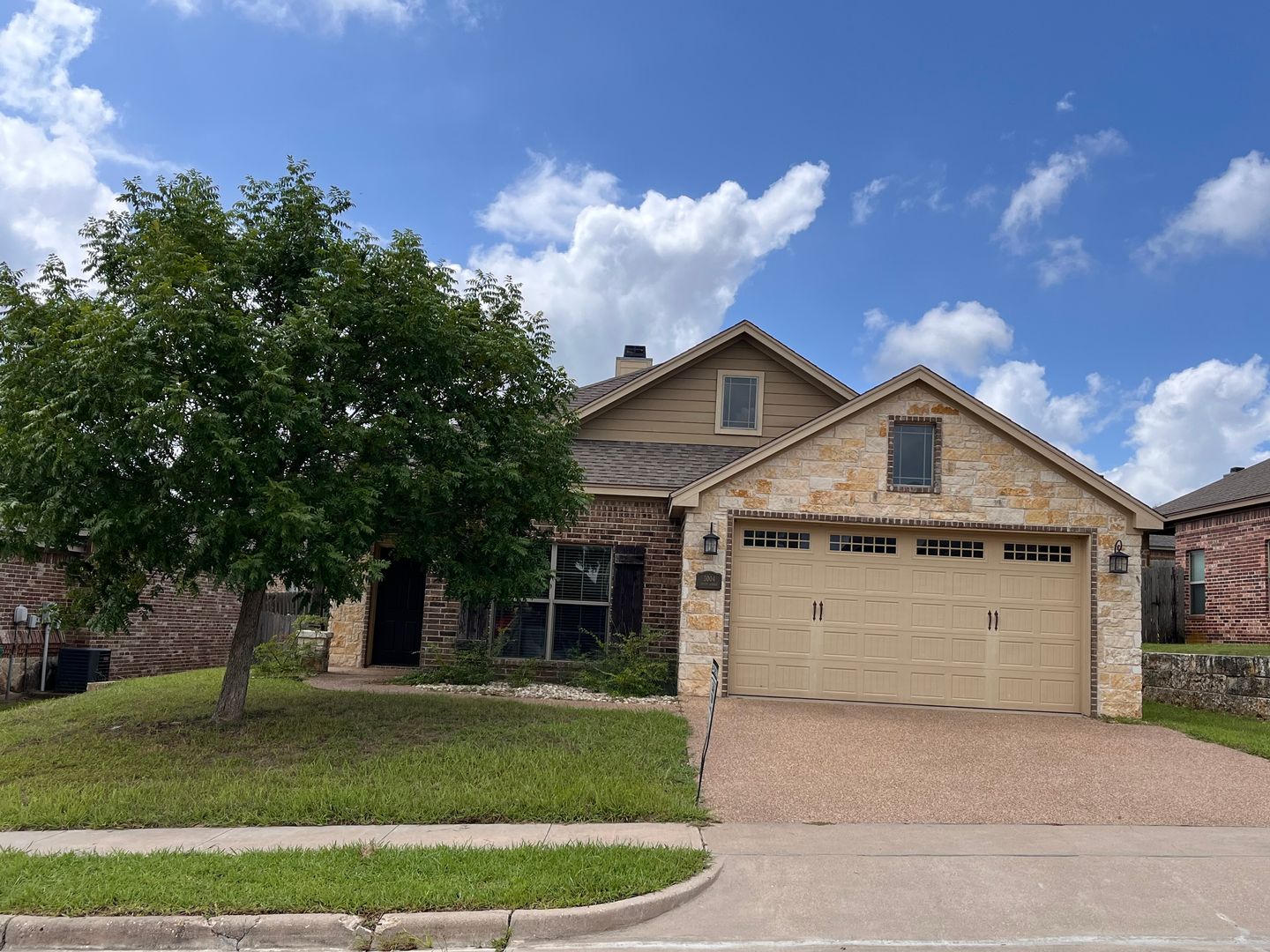 Robinson House: 3004 Silver Saddle Drive
