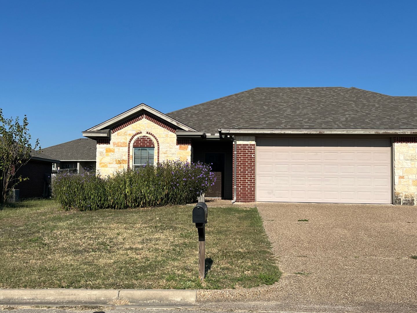 Robinson Apartment: 3105 Beauford