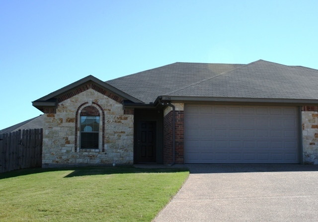 Robinson Apartment: 3156 Breton