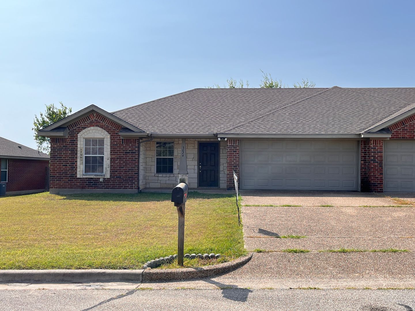 Robinson Apartment: 3024 Beauford