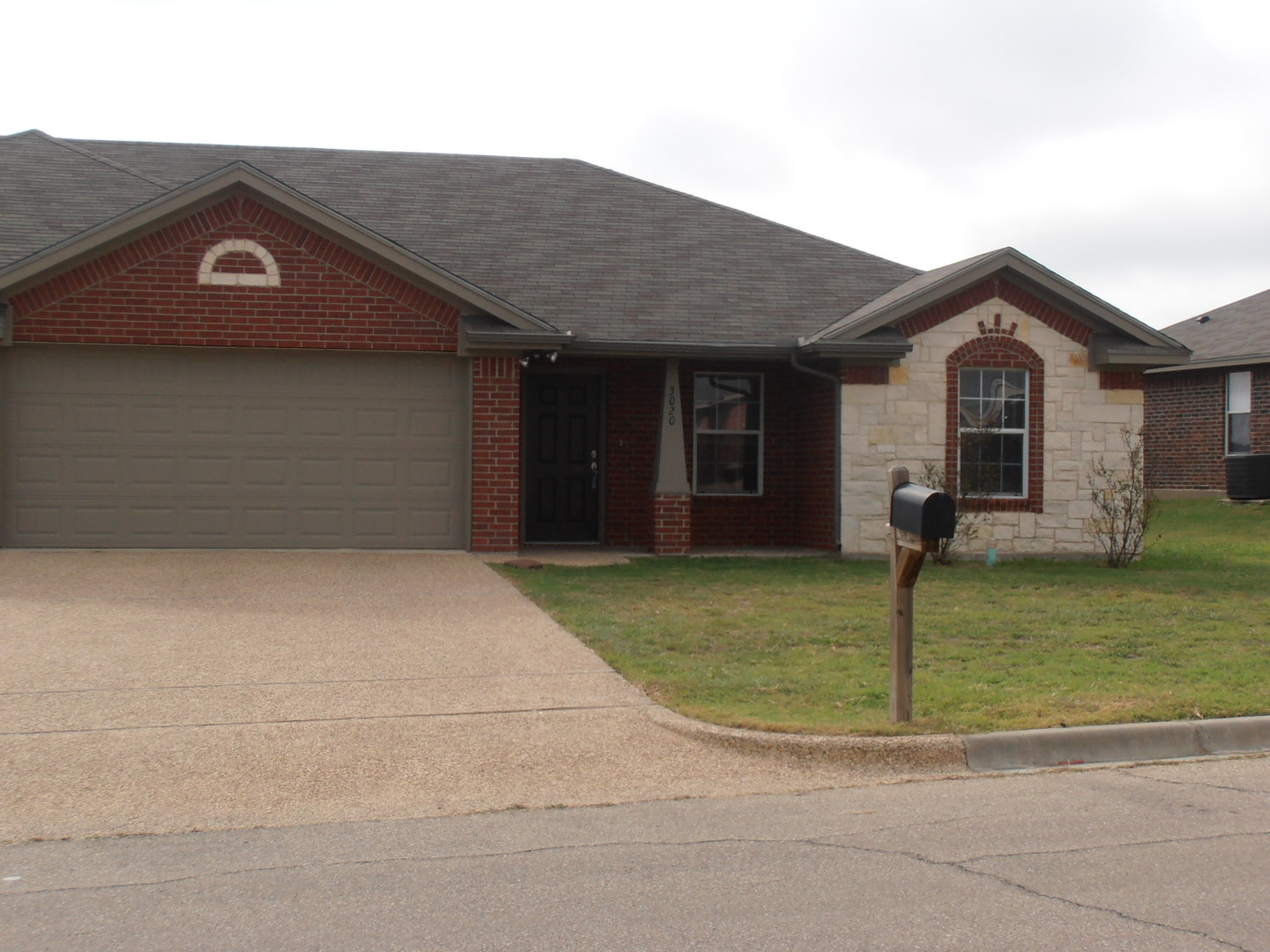 Robinson Apartment: 3016 Beauford
