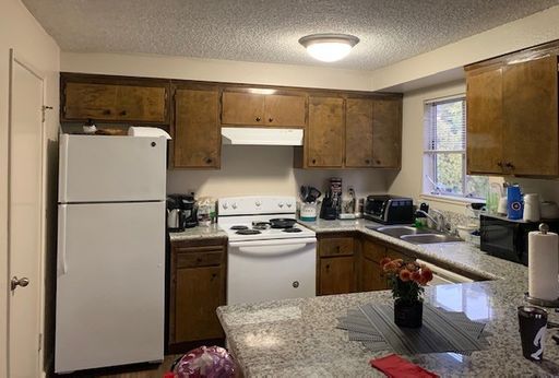 Pet Friendly, 2 Bed 1 Bath Apartment – photo 1