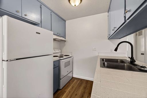1 bed 1 bath Close to CSUC Available June! – photo 1