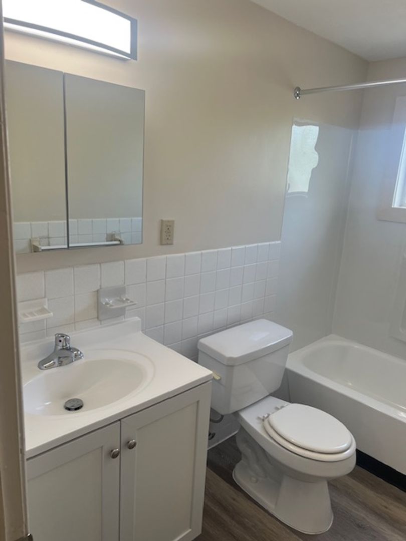 Painesville Apartment: 551-559 W. Jackson Street