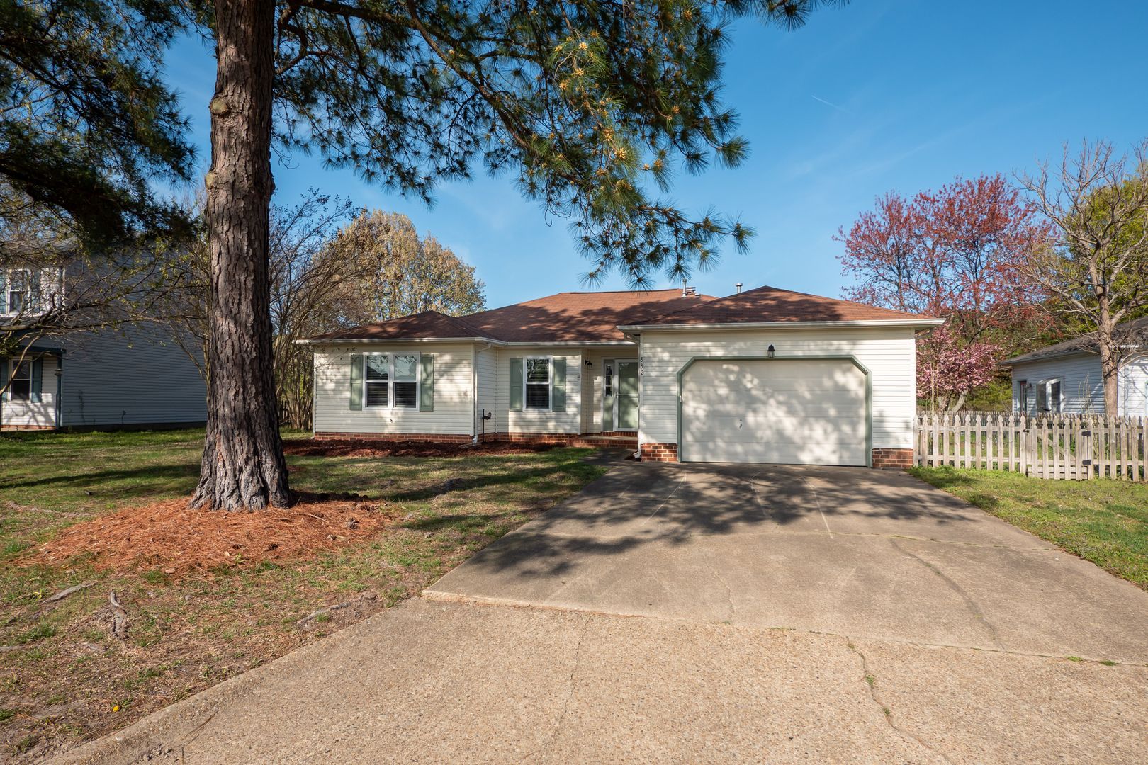 Virginia Beach House: 832 Daimler Drive