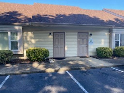 1,000sf of centrally located office space for lease – photo 1