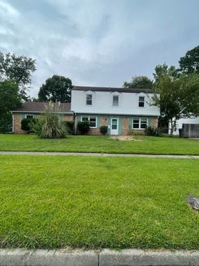 Newly Renovated 3 Bedroom 2.5 Bath House on Large Fenced Corner lot – photo 1