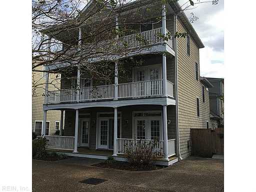 GORGEOUS 4 BEDROOM 3.5 BATH SINGLE FAMILY HOME 1.5 BLOCKS TO OCEAN!! – photo 1