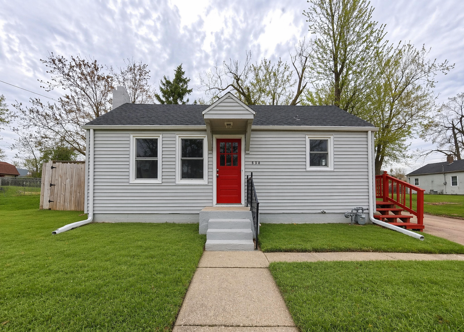 Newton House: 530 W 9th St N