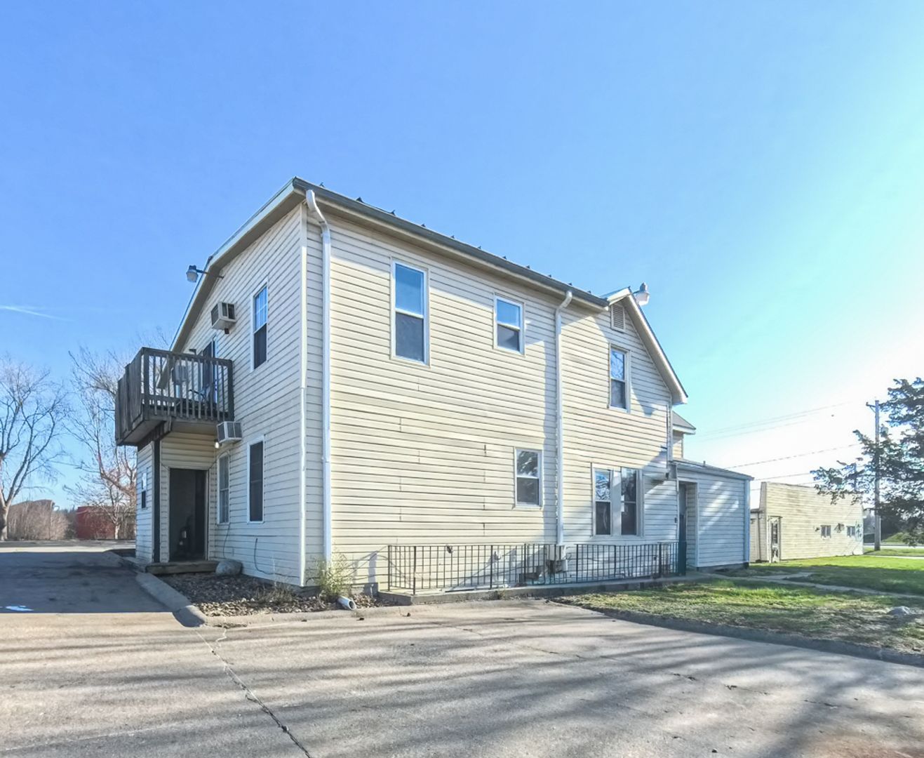 Des Moines Apartment: 5500 NE 14th St