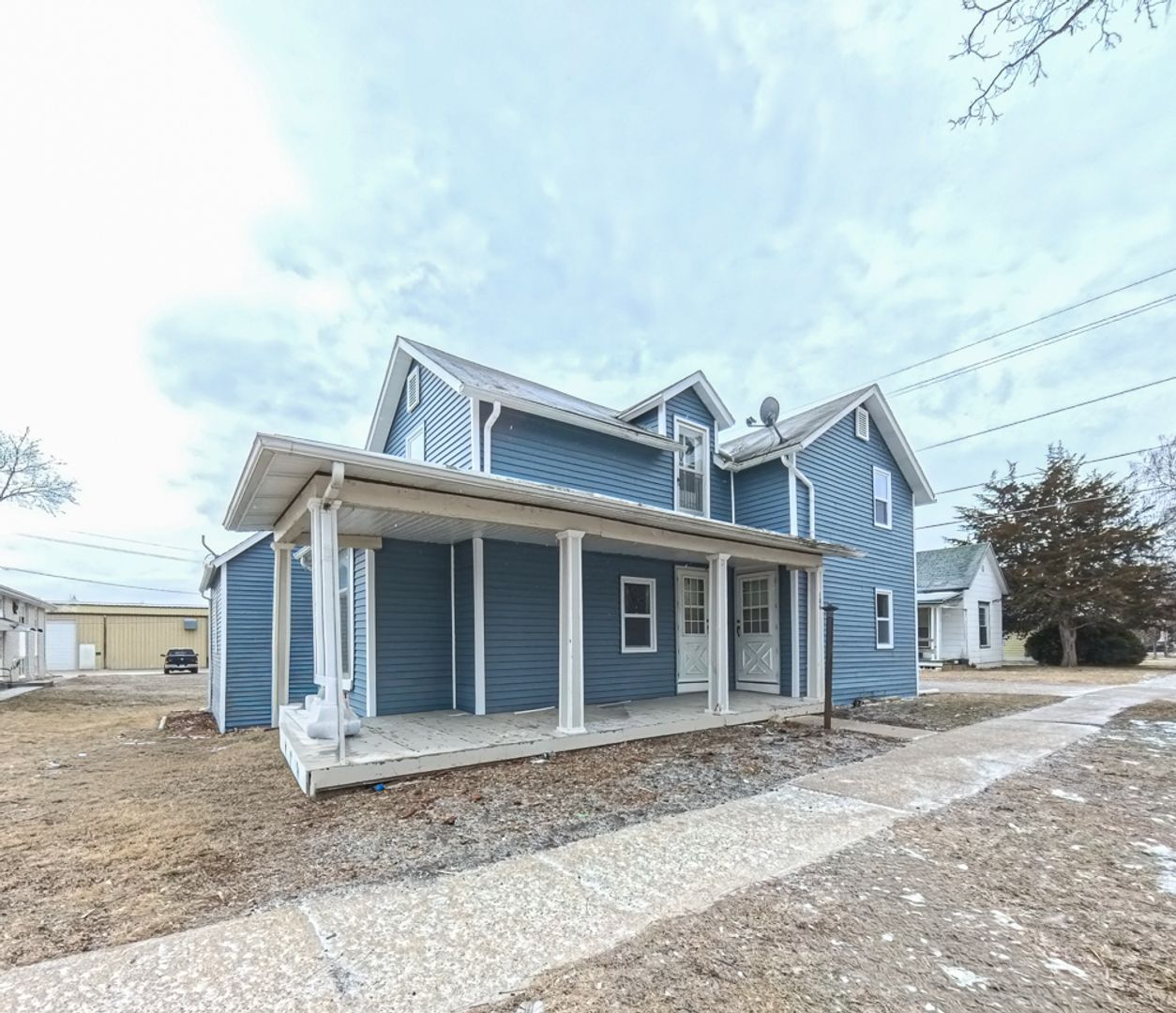 Mitchellville Apartment: 106 2nd St NW