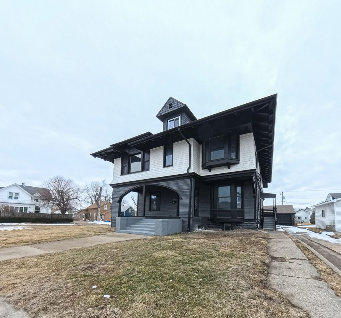 Marshalltown Apartment: 511 W State St