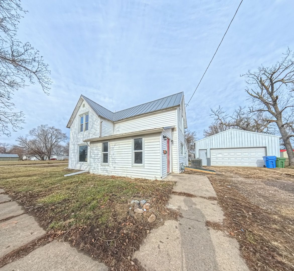 Jefferson House: 306 W Reed St