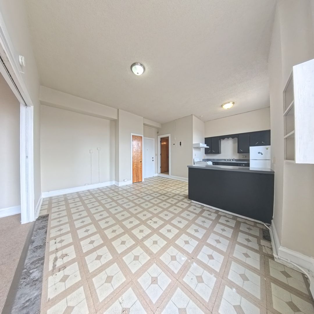 Hampton Apartment: 205 1st St NW