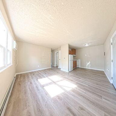 Fully Remodeled 2 Bedroom Apartment – photo 1