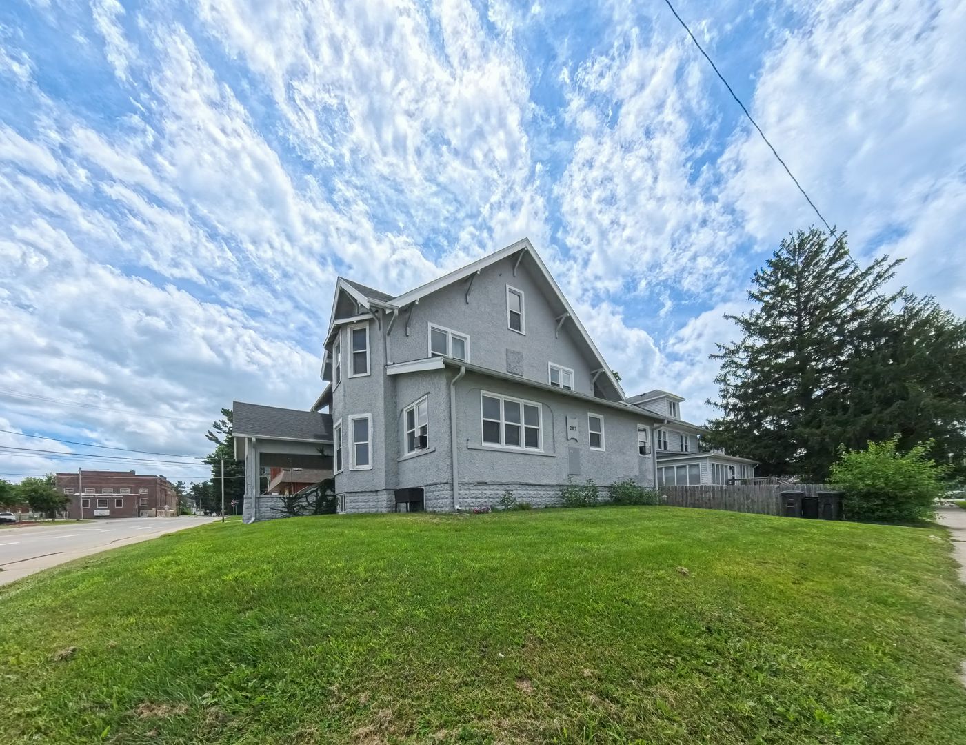 Knoxville Apartment: 202 W Marion St