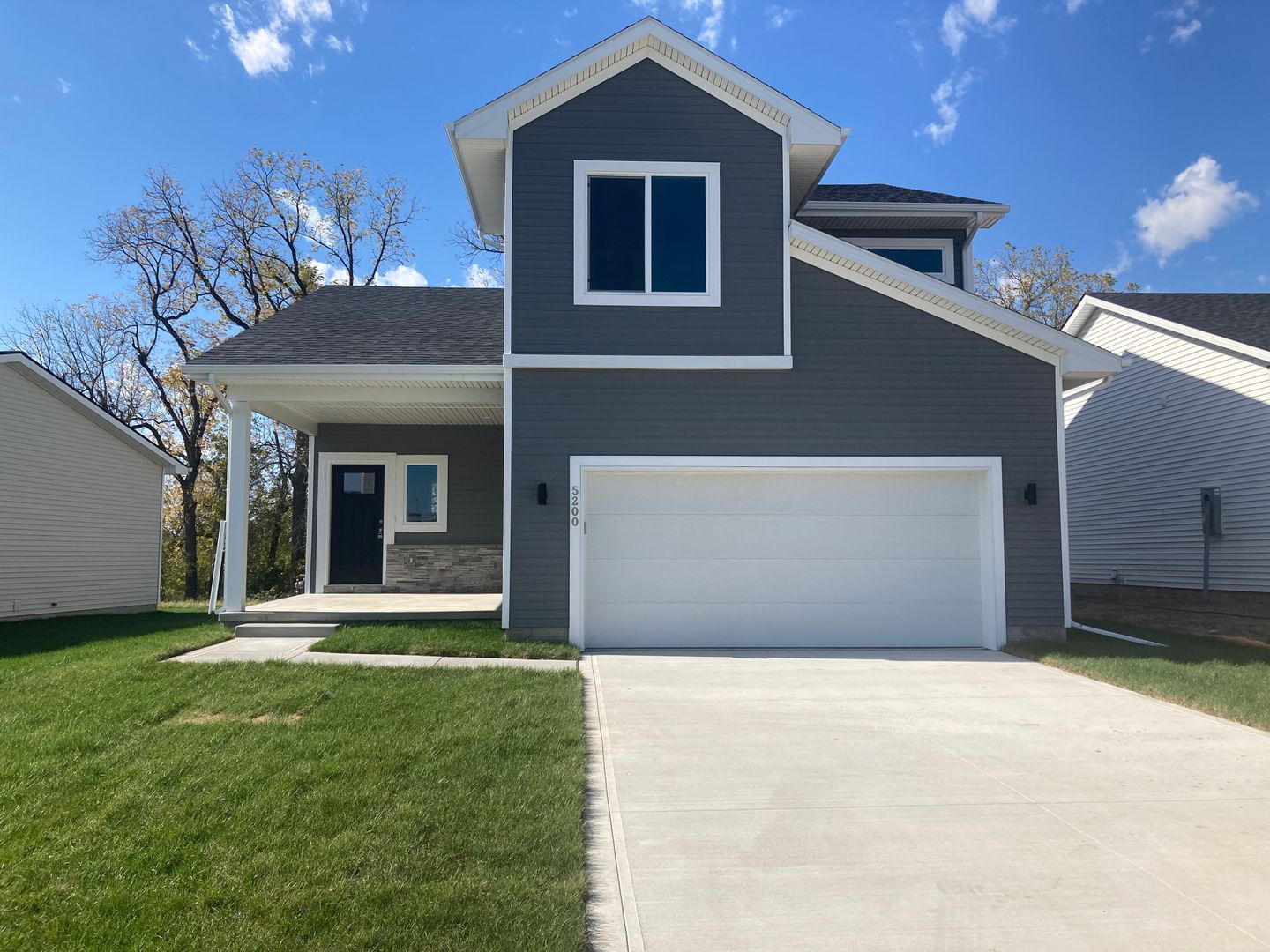 Urbandale House: 5200 155 St