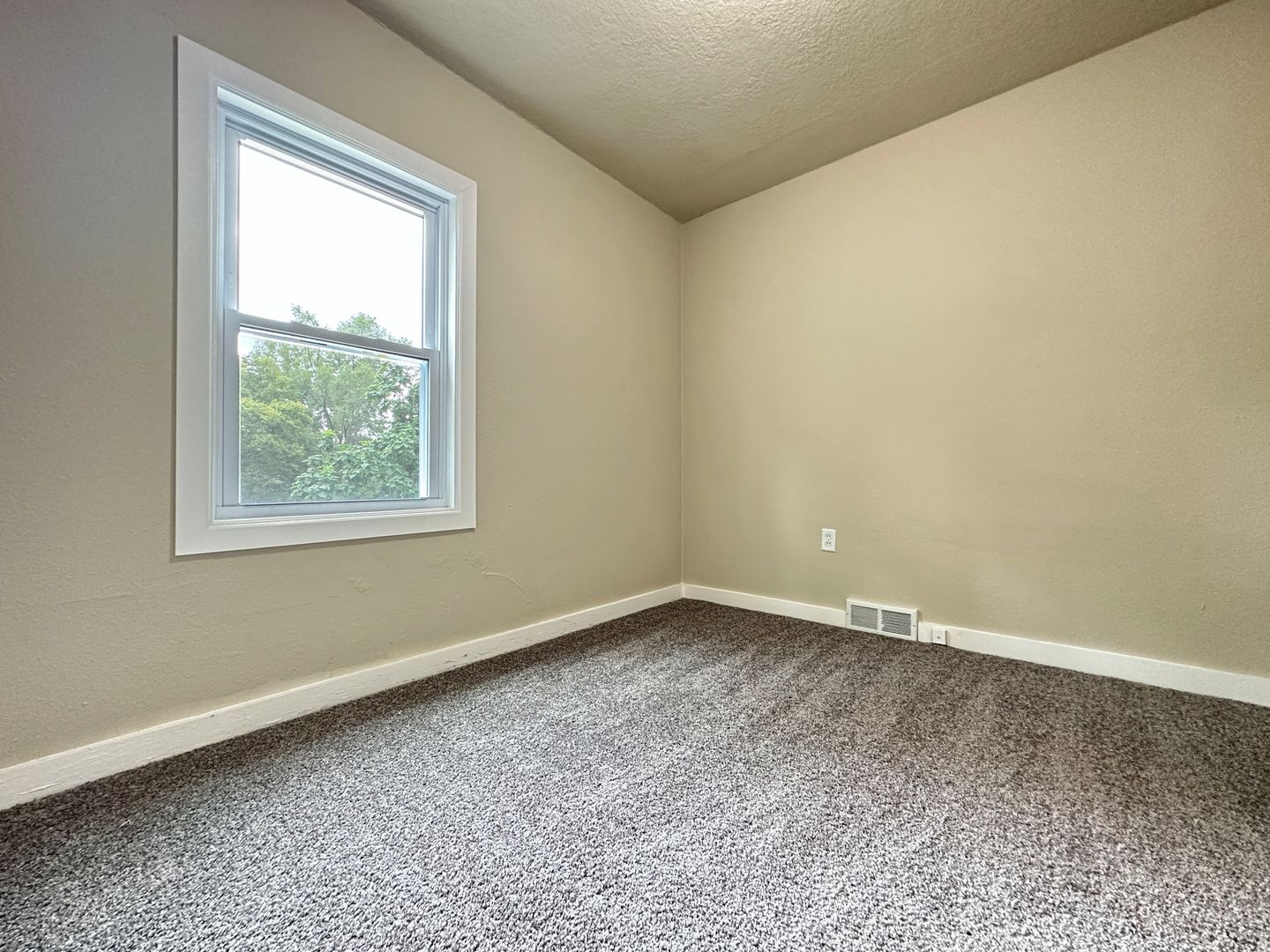 1408 Euclid Ave, Des Moines, IA 50313