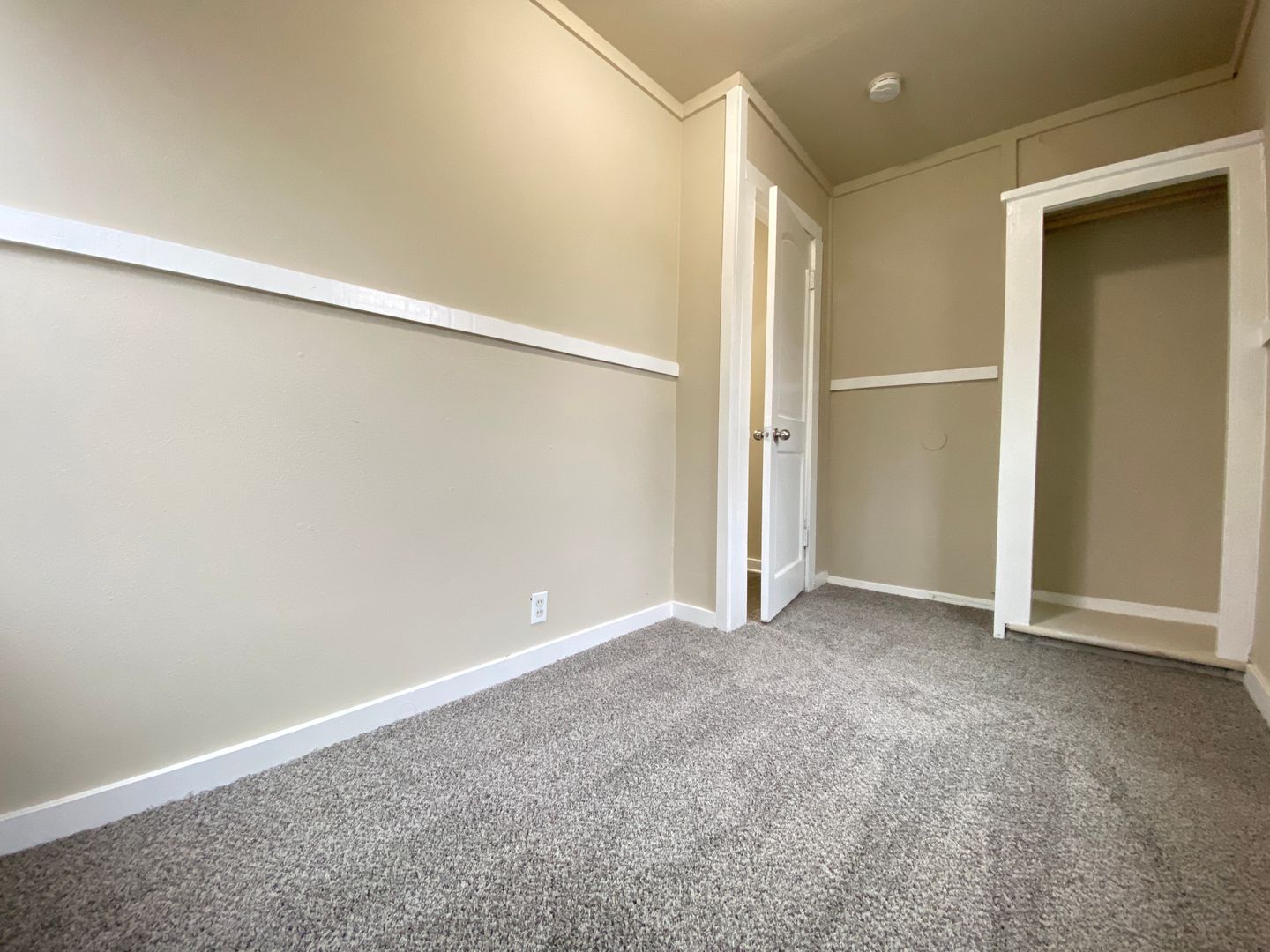 1301 E 34th St, Des Moines, IA 50317