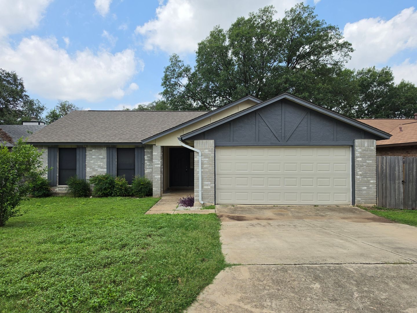 San Antonio House: 5647 Timberhurst