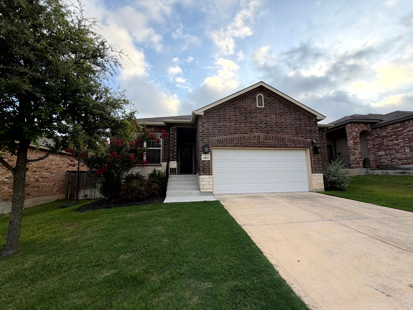 San Antonio House: 14615 Running Wolf
