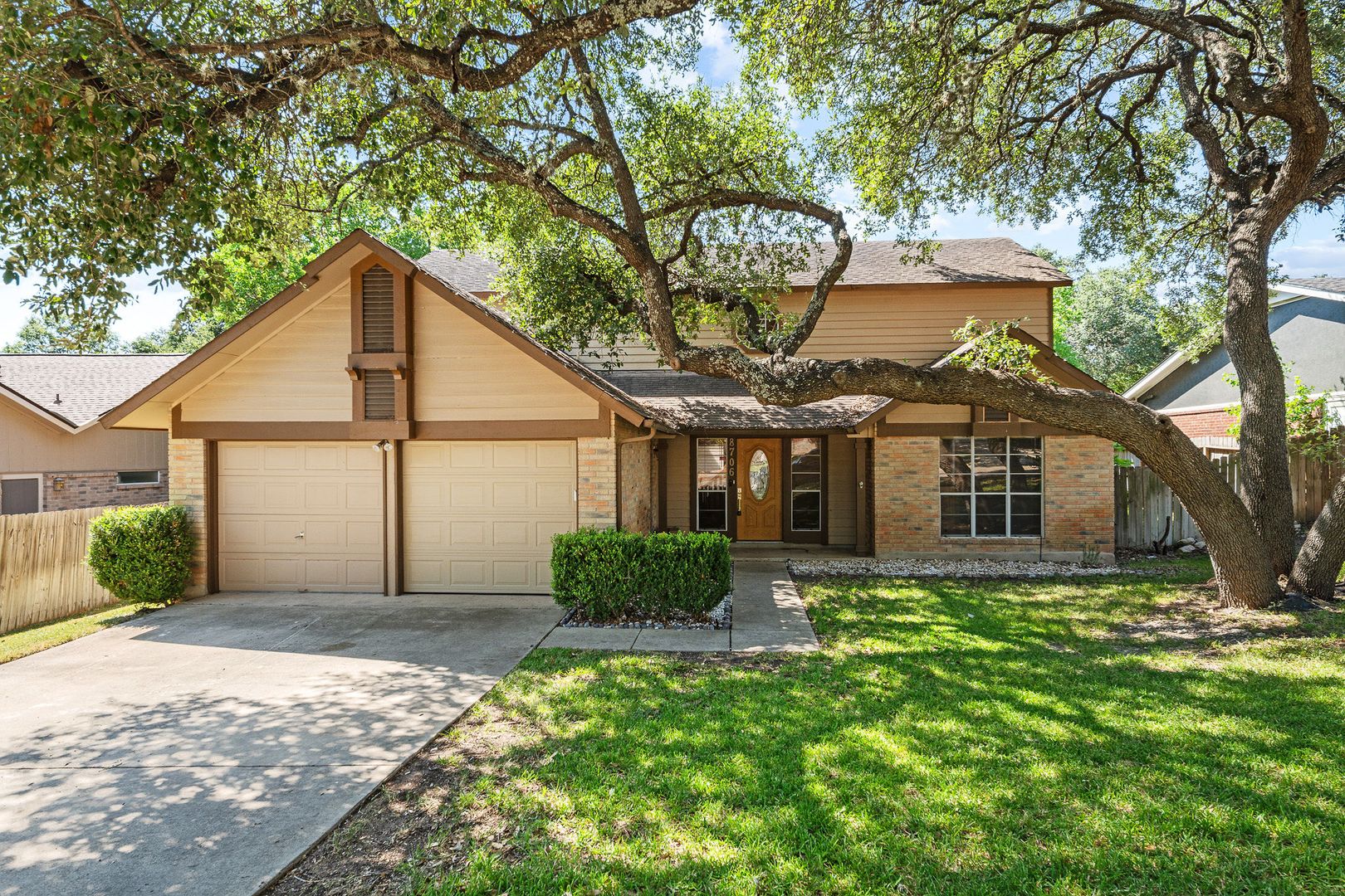 Universal City House: 8706 Collingwood