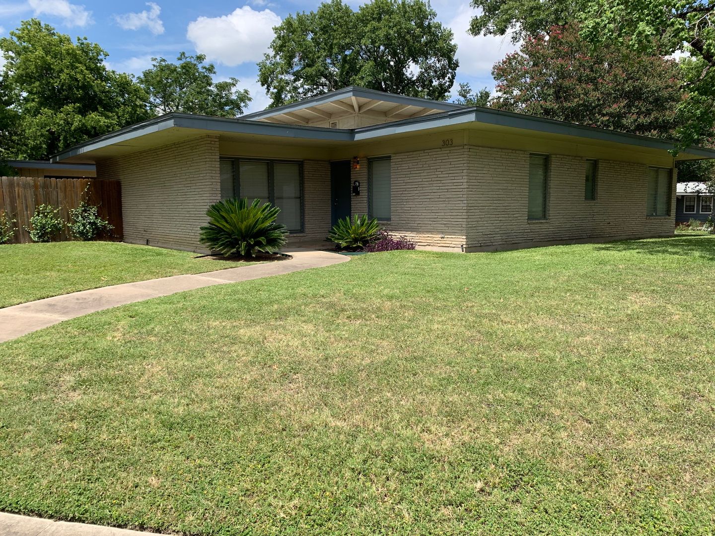 San Antonio House: 303 Rilla Vista Drive