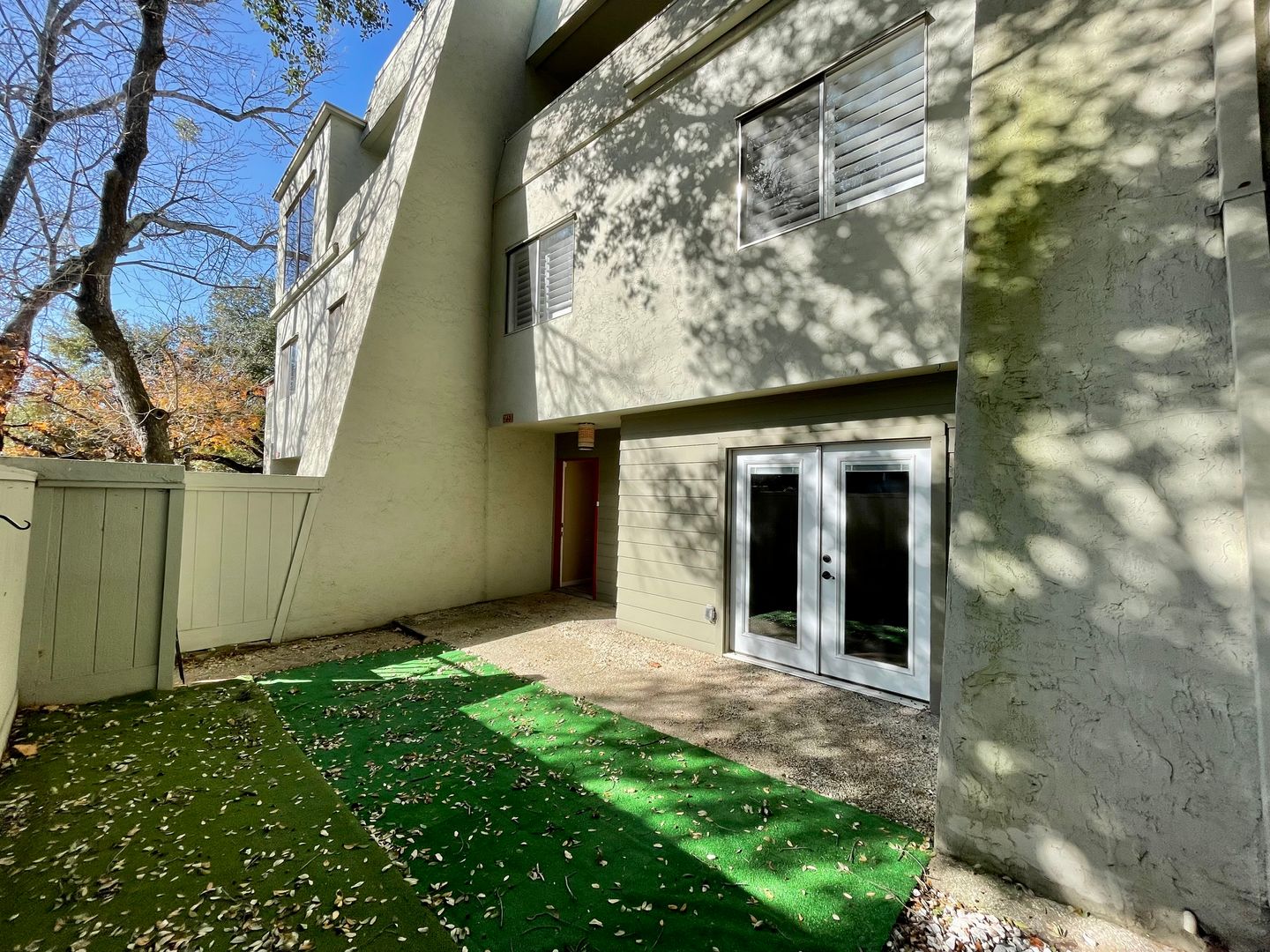 San Antonio House: 3103 Eisenhauer Road J3