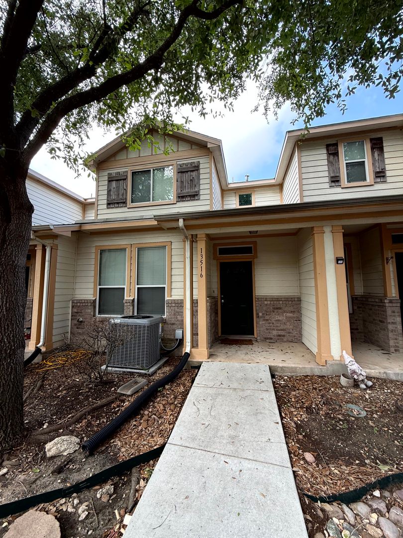 San Antonio House: 13516 Bristow Dawn