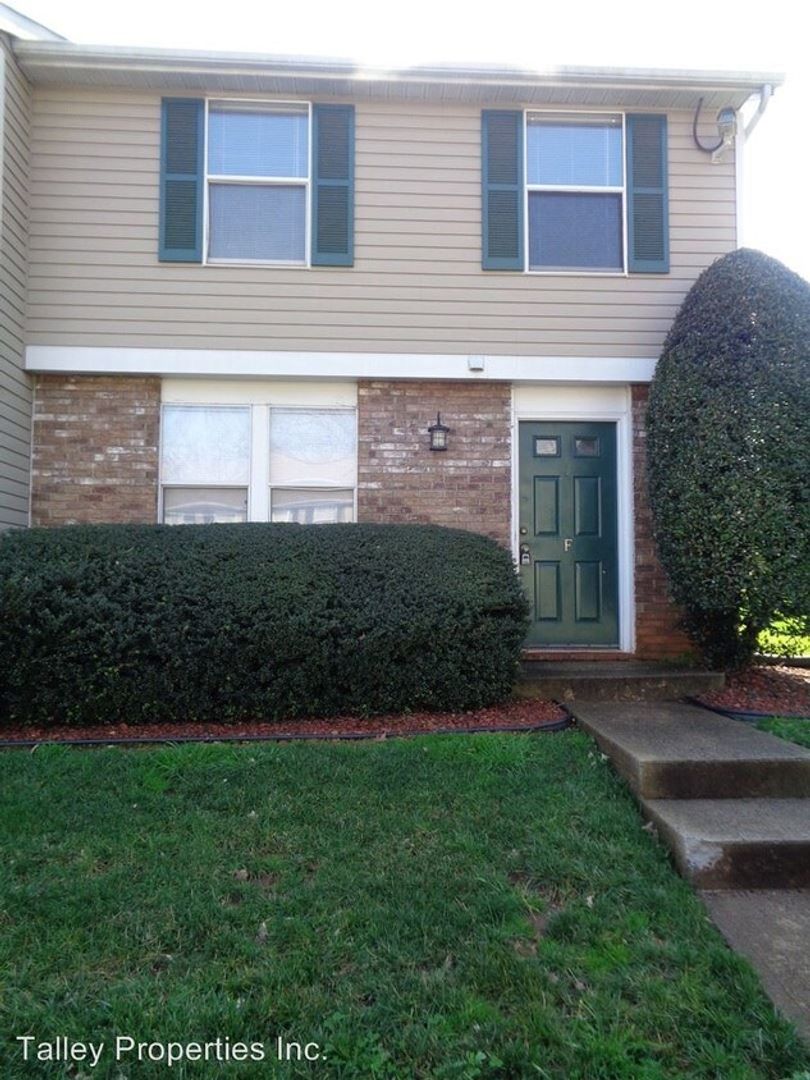 Charlotte Apartment: 9620F Vinca Circle