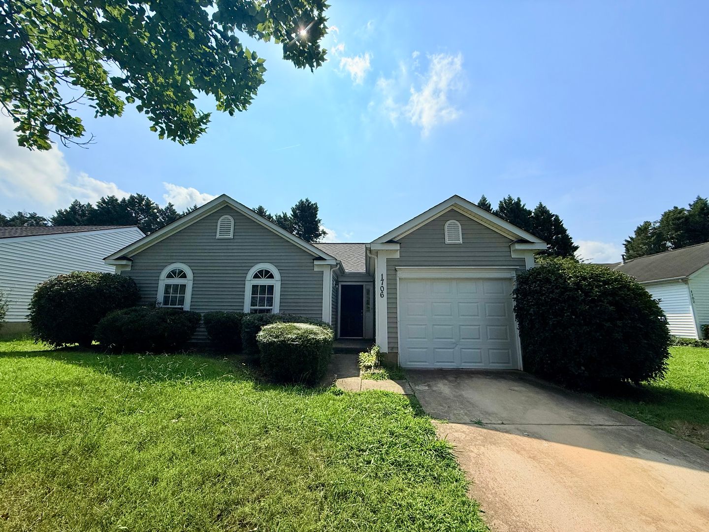 Charlotte House: 1706 Oakdale Green Drive