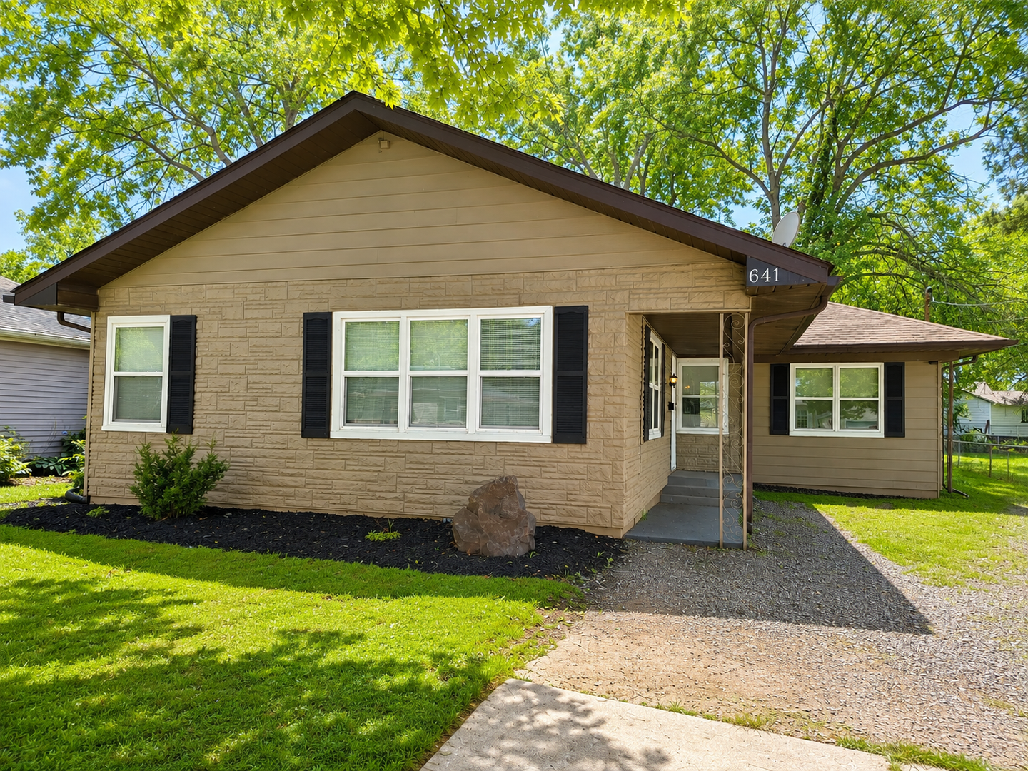 Belleville House: 641 N 38th St