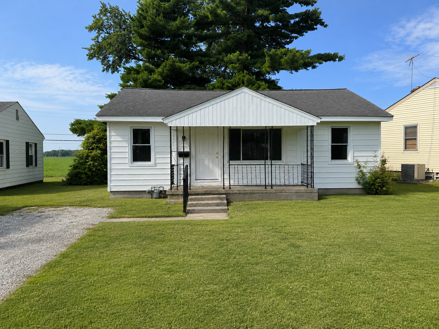 East Alton House: 274 Victory Dr