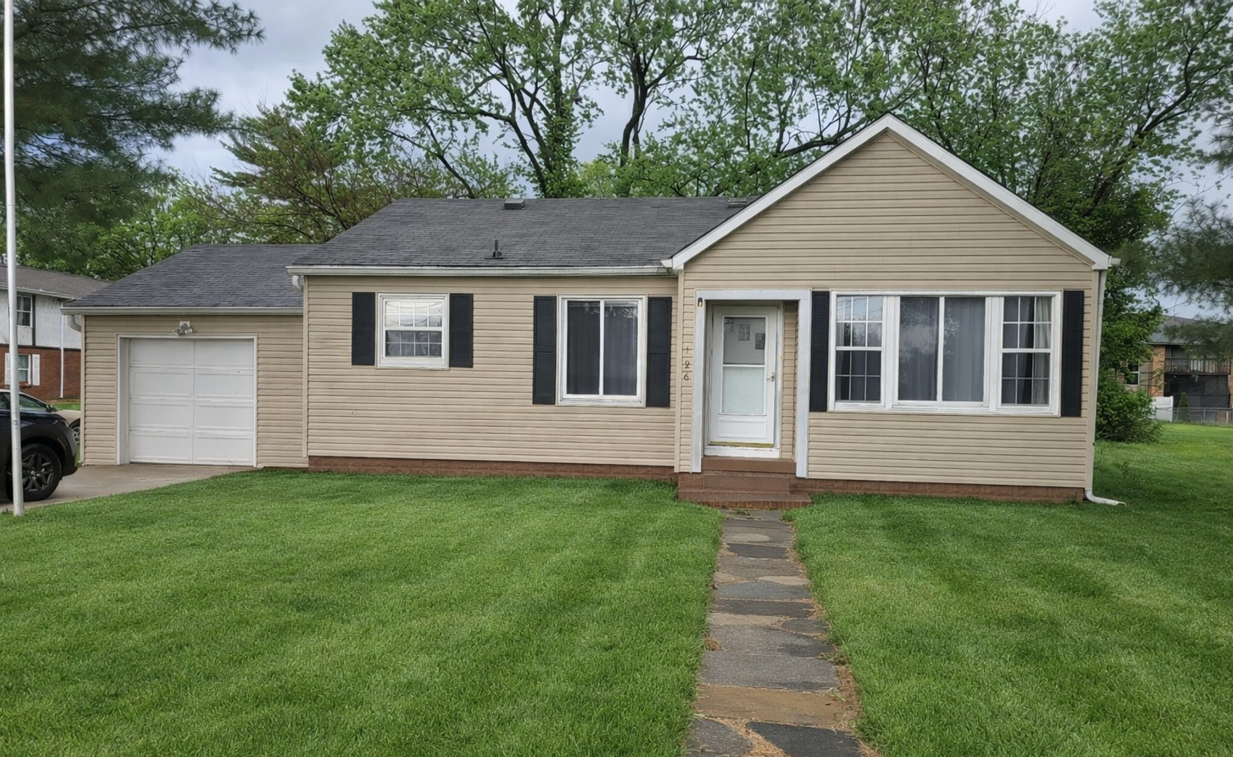 Belleville House: 126 N 44th St