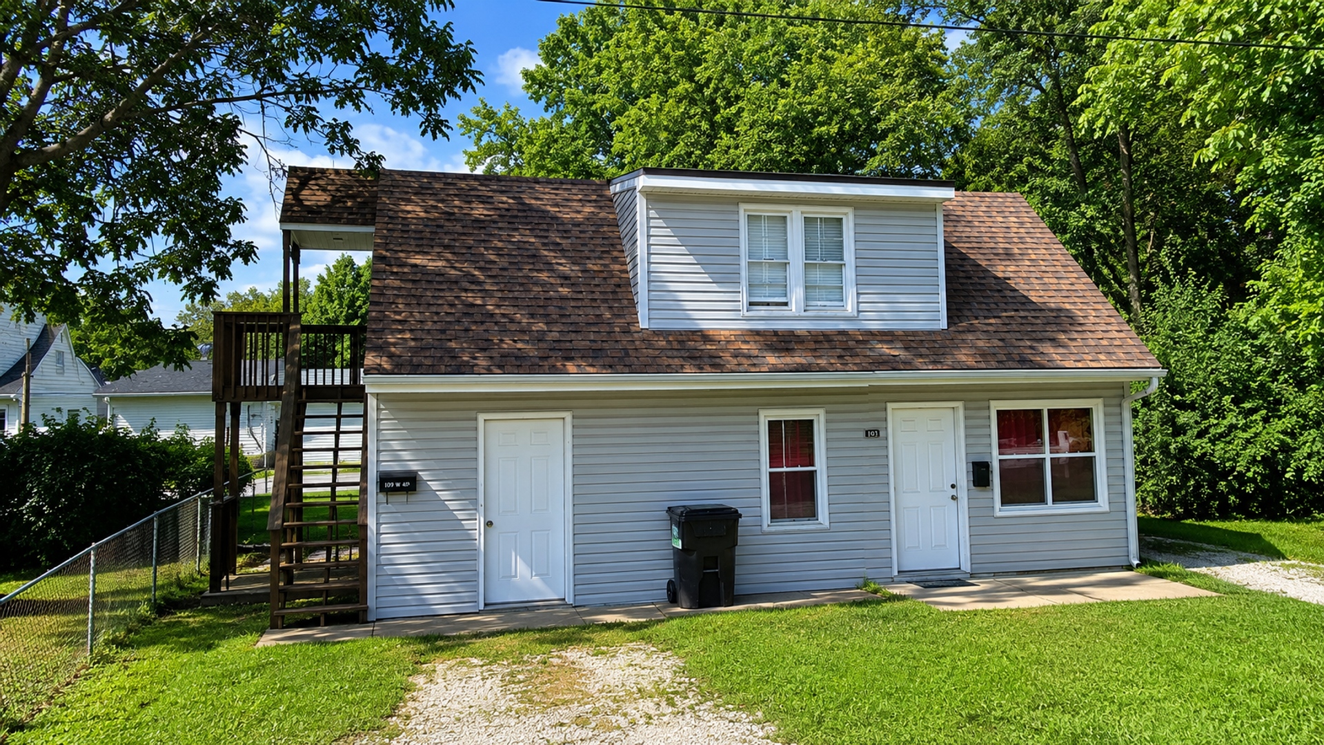 Cahokia House: 109.5 W 4th
