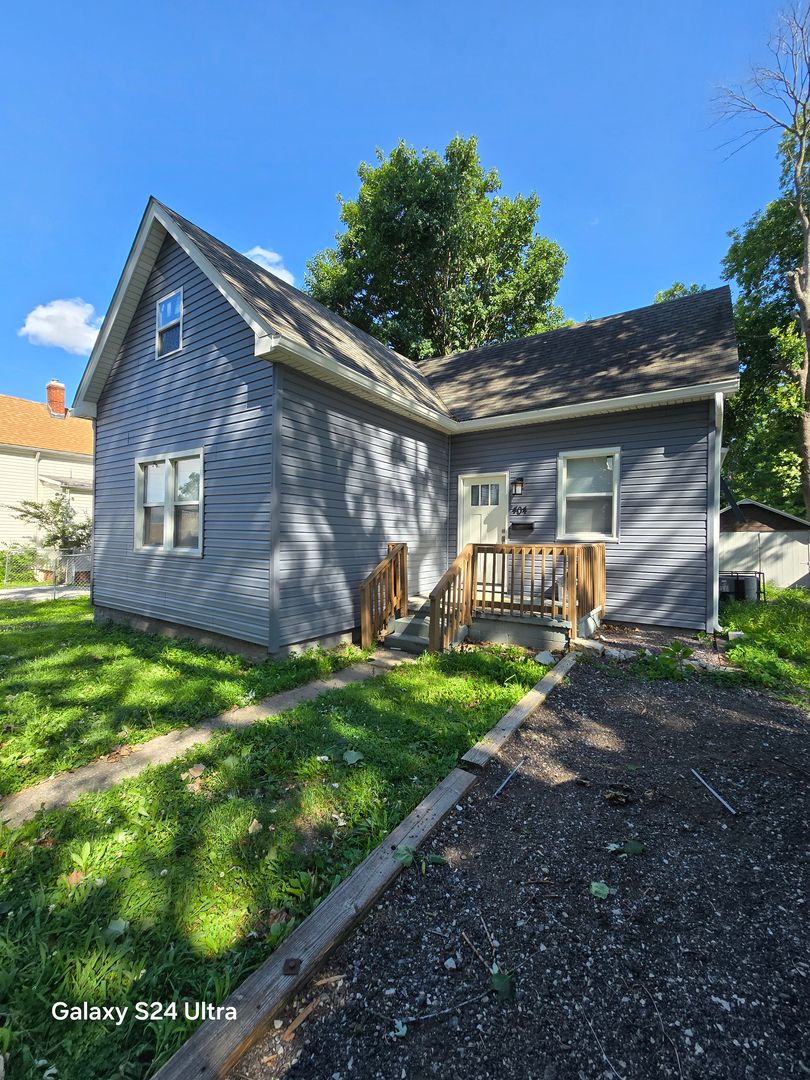 Belleville House: 404 S 23rd St