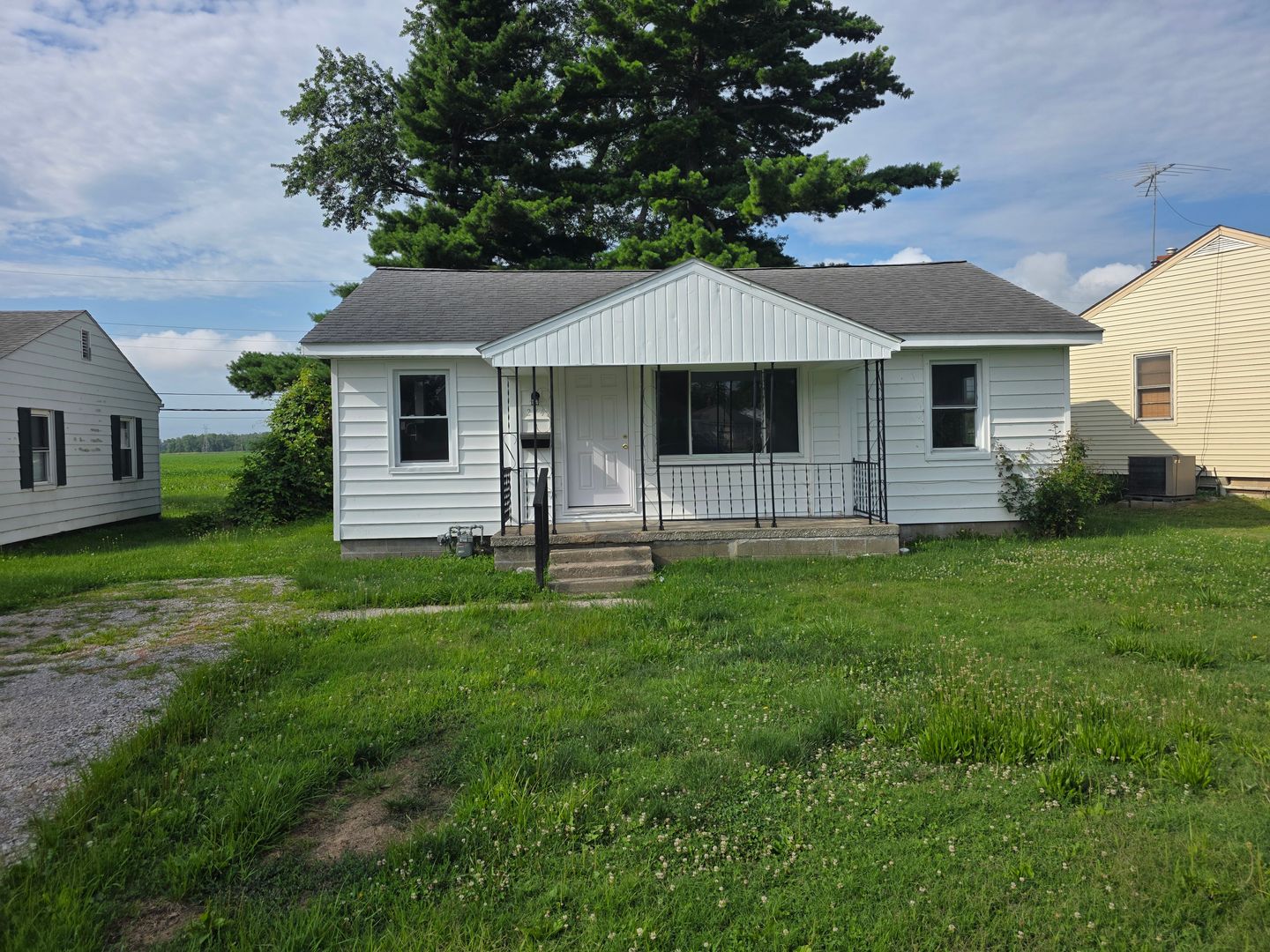 East Alton House: 274 Victory Dr