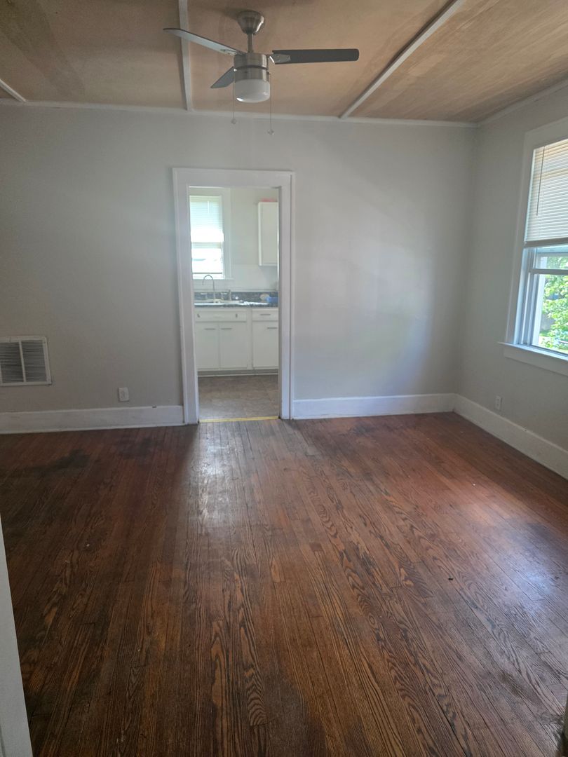 Granite City Apartment: 2419 State St