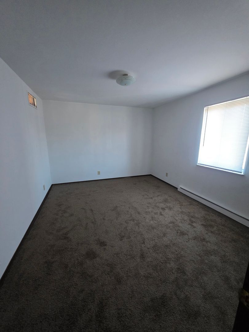 Cahokia Apartment: 343-345 Range Ln