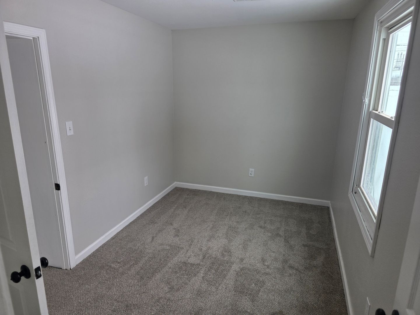 Hartford House: 129 E Forest