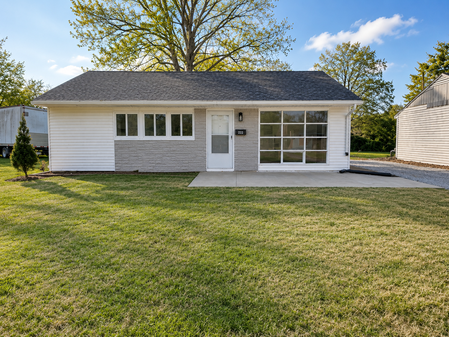 Cahokia House: 23 Delores Dr