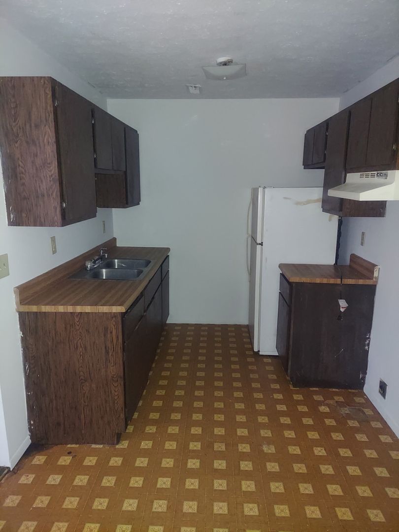 Cahokia Apartment: 818 Sparks Ave