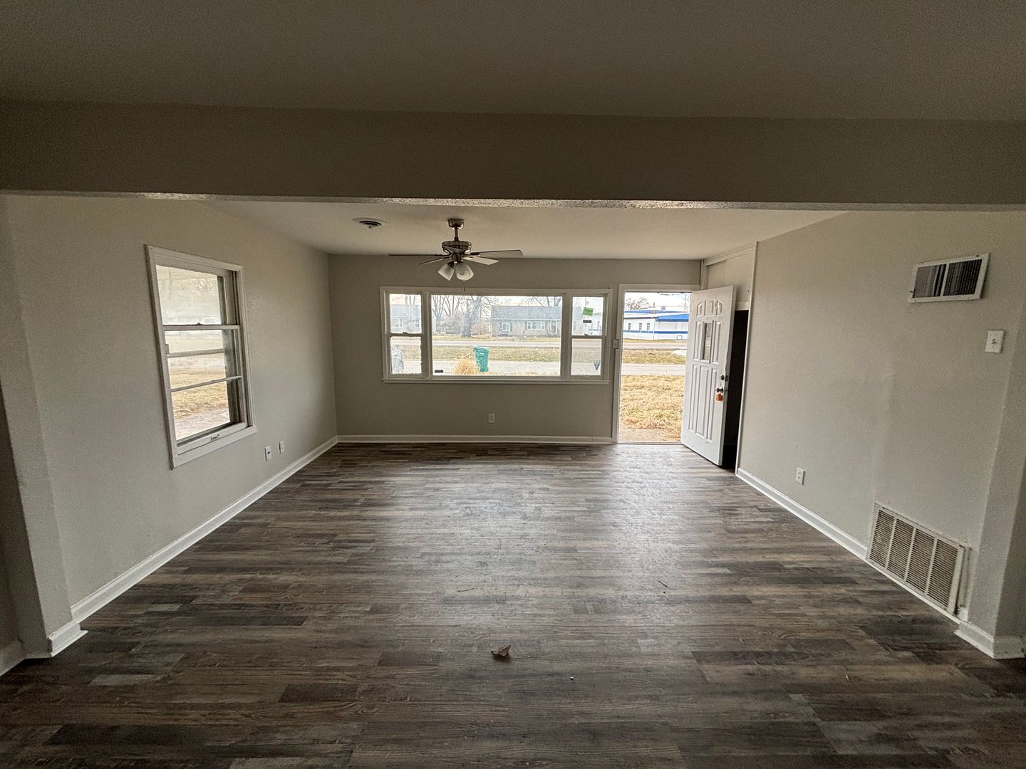 Cahokia House: 21 Dora Dr