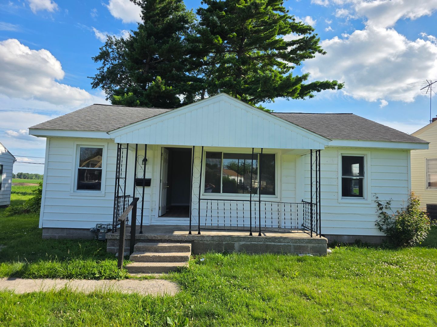 East Alton House: 274 Victory