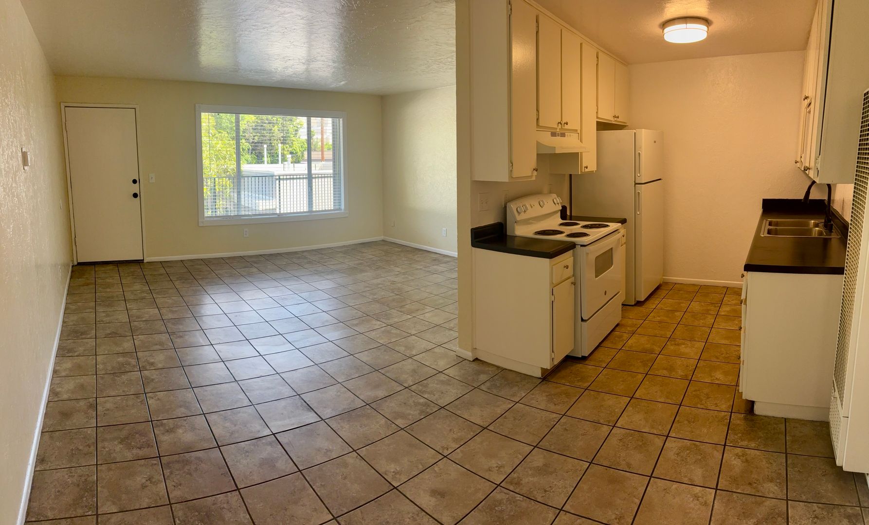 Long Beach Apartment: 421 E 9th Street